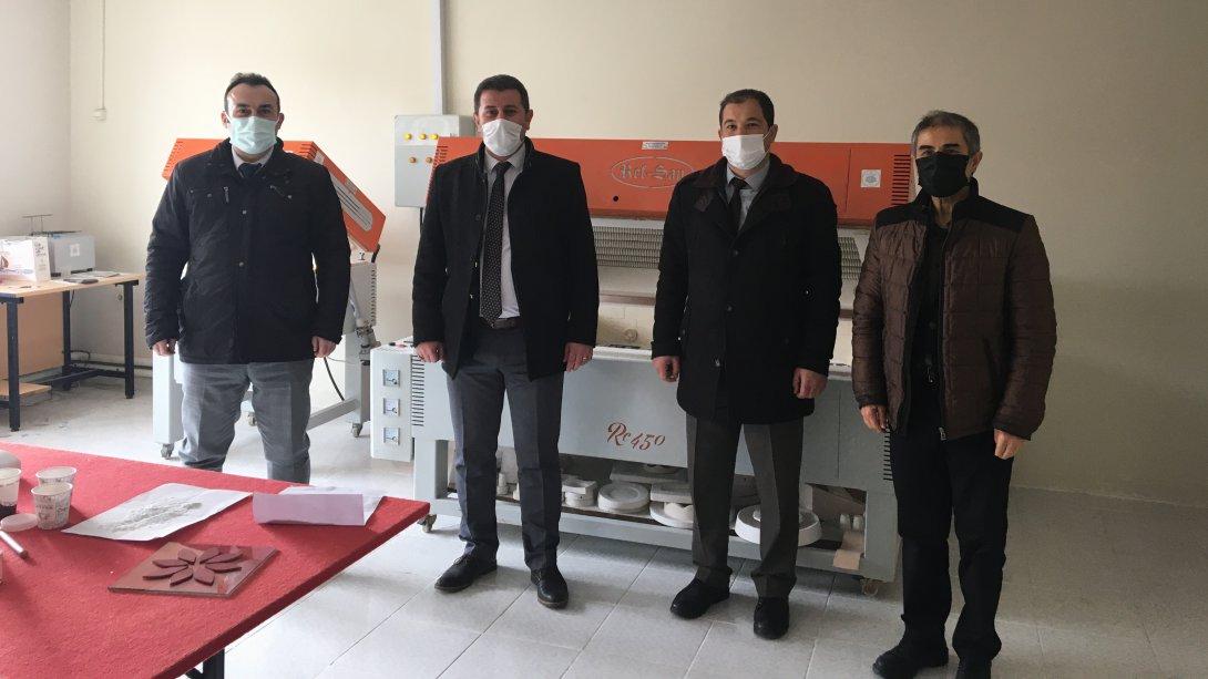 İlçe Milli Eğitim Müdürümüz Serkan AKPINAR Halk Eğitimi Merkezi Müdürlüğü bünyesinde İŞKUR kapsamında açılan Cam Füzyon kursunu ziyaret etti.